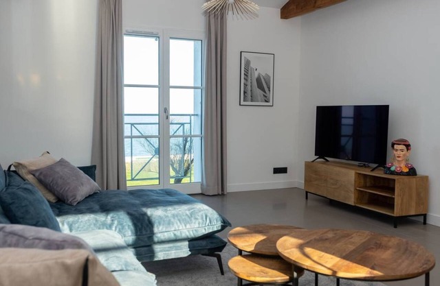 Sea view brand new appartment in the center of la Flotte