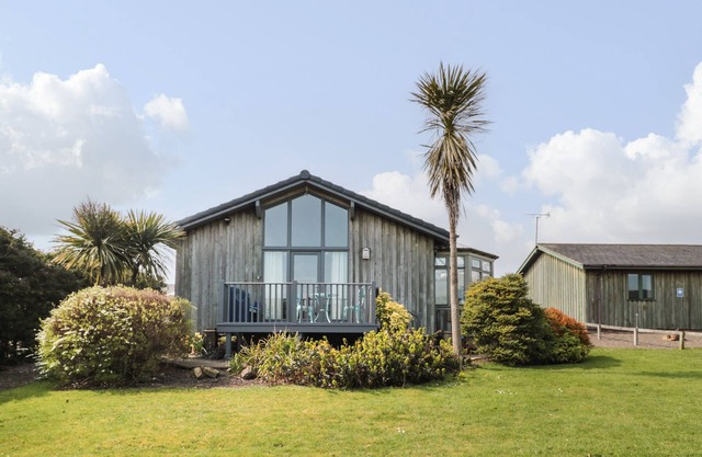 SEA VIEW LODGE, family friendly, with a garden in Warkworth
