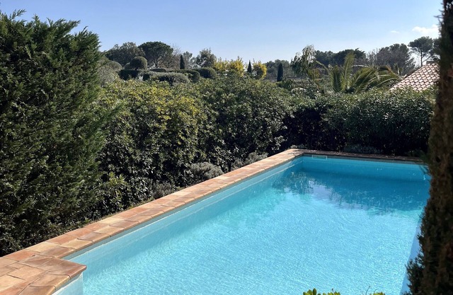 Sea view villa 100m from the beach