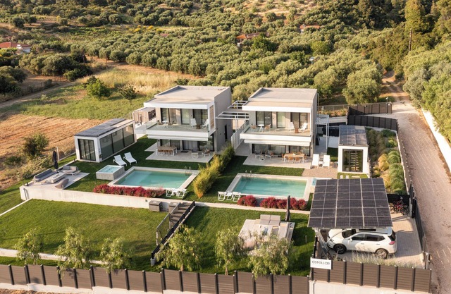 Sea view villa, 50mt from a sandy beach with private heated pool, spa, Gym etc