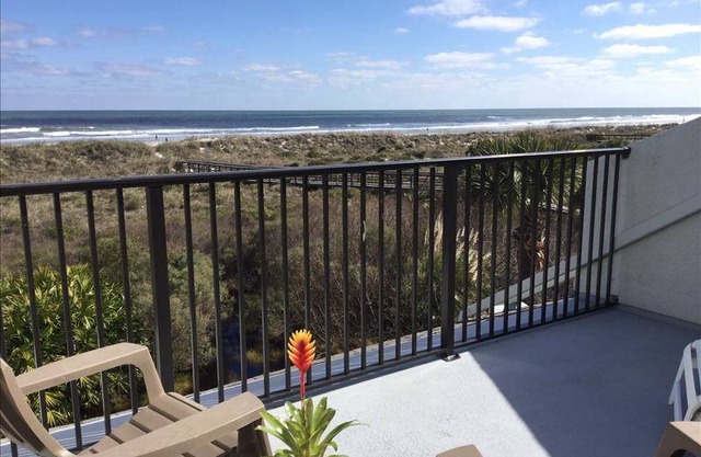 Sea Winds 39 Oceanfront/Dream Kitchen/No Carpet/Private Master Suite