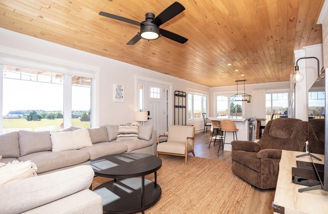 Seabreeze Beach Retreat located in scenic Souris, PEI. Family and pet friendly.