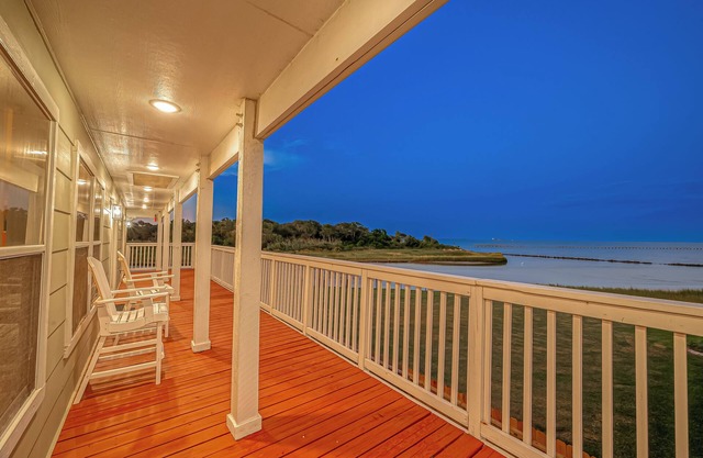 Seabrook/Kemah/Huge Deck, Games, Fishing/Pet-Friendly & Ready for Sun!