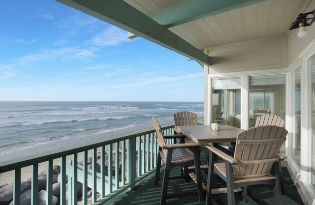 Seacoast View | 2BR | Balcony | Beach Access | IB