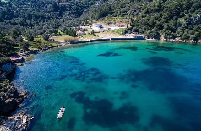 Seacret too by Villa Glyfos