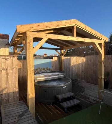 Seadream Luxury Hot Tub Holiday Home Homesweetholidayhomes