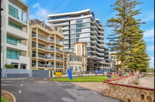Glenelg North 