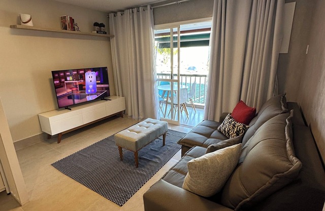 Seafront flat, recently renovated, inside the only shopping mall in Angra (Piratas Mall)