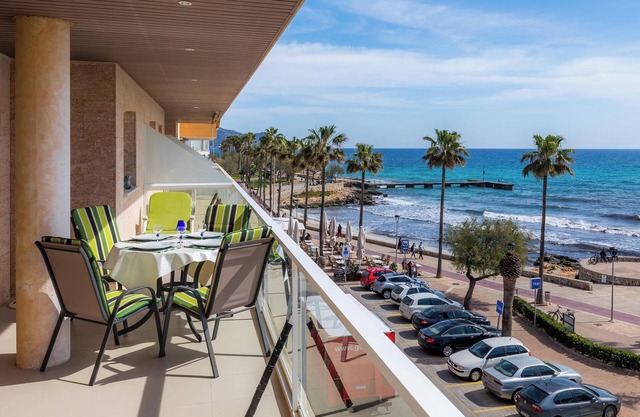 Seafront Apartment “Frente al mar” with Sea View, Wi-Fi, A/C & Terrace; Parking Available