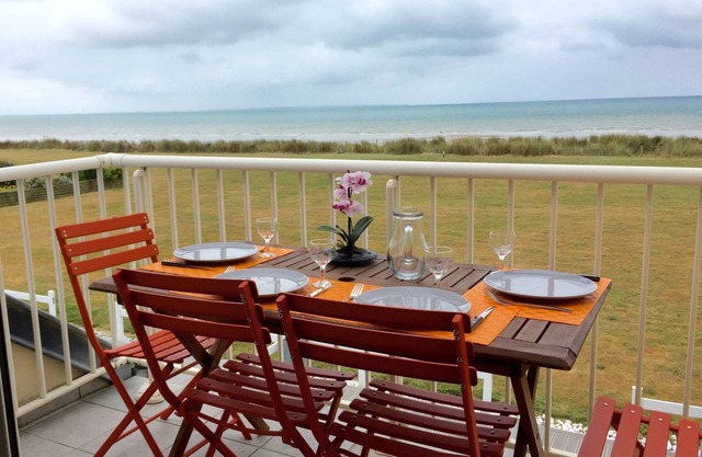 Seafront apartment in Jullouville