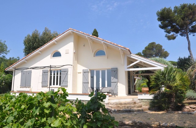 Seafront luxury villa with panoramic view over the Bay of St Tropez