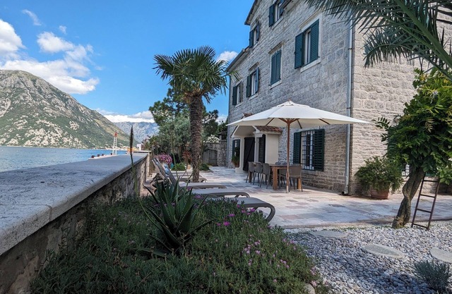 Seafront Villa TOMA 1865