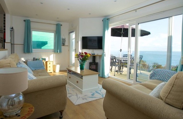 Seaglass, beautiful villa with spectacular sea views over Wheelers Bay & parking
