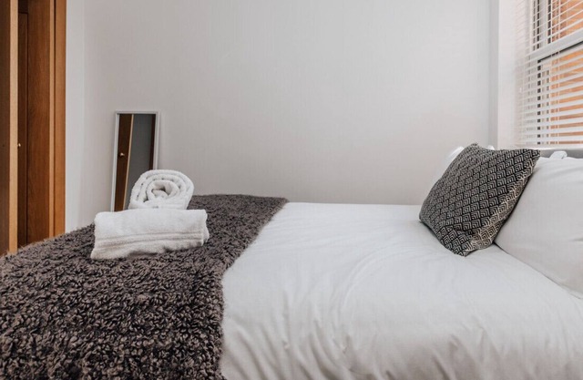 Seagrass Henley - 2 Bed Entire Serviced Apartment