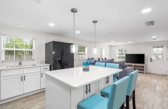 Seahorse Cottage Pet Friendly, walking distance to beach
