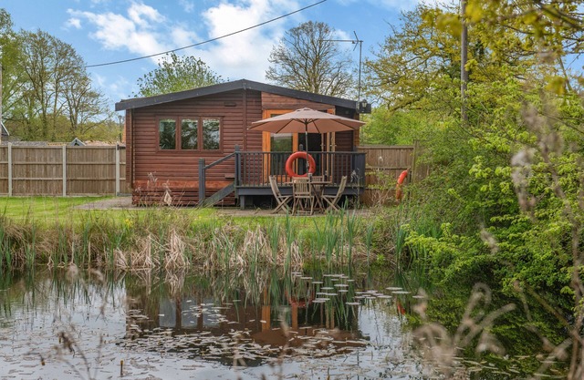 Search Light Meadow - Two Bedroom House, Sleeps 4