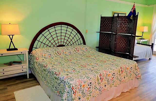 SEARENITY - Cozy, Balcony King room, ocean views - Grand Turk B&B Hotel