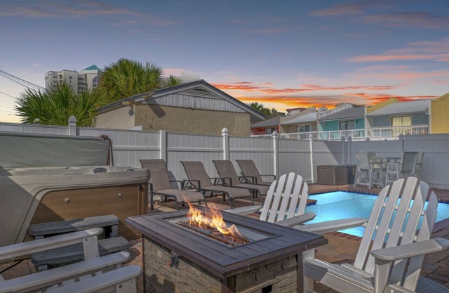 Seas The Day: Private Htd Pool, Hot Tub, Golf Cart, Fire Pit, FREE Activities!
