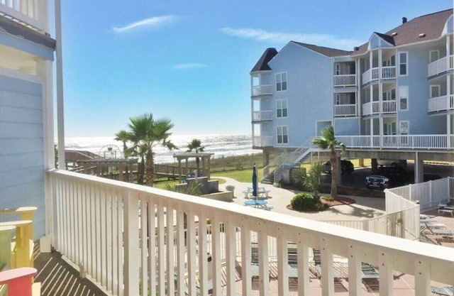 Seascape Condo w/Beach/Pool Views Over-sized Balcony - w/d in unit & heated pool