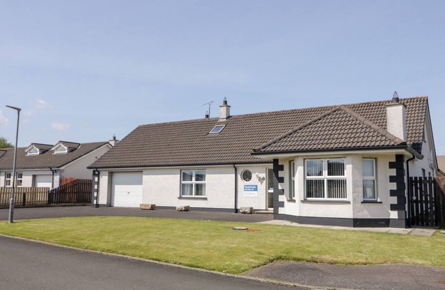 SEASHELLS, family friendly, country holiday cottage in Castlerock