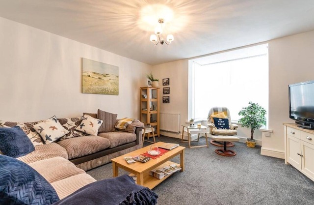 Seaside apartment sleeps 5 Birkdale Southport near to Golf Course & attractions