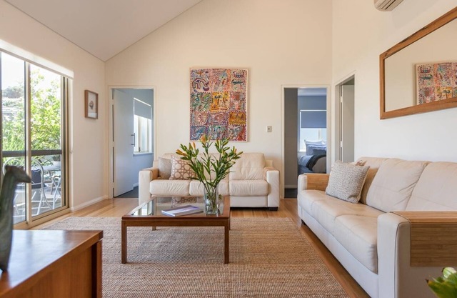 Seaside Apartment - Tranquil and Elegant Apartment Close to Beaches
