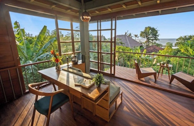 Seaside Designer Treehouse ~ Stunning Views ~ Pool