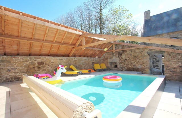 Seaside heated pool villa for 8 people.