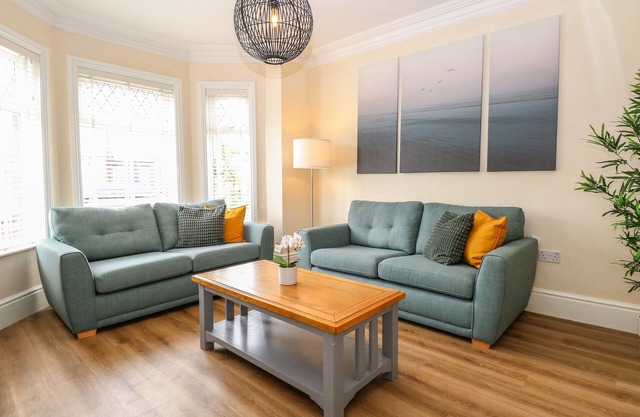 SEASIDE HOUSE, pet friendly, with a garden in Gorleston-On-Sea