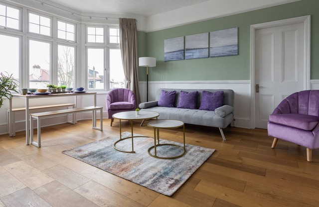 Seaside LUXURY large apartment, near amusements and seafront