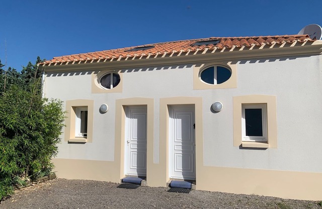 SEASIDE Maisonette - Residential area - 700m supervised beach PARKING