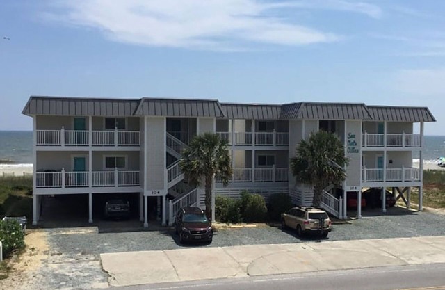 "Seaside Retreat" - Pet Friendly Oceanfront Condo, 2 Bedrooms/2 Bathrooms