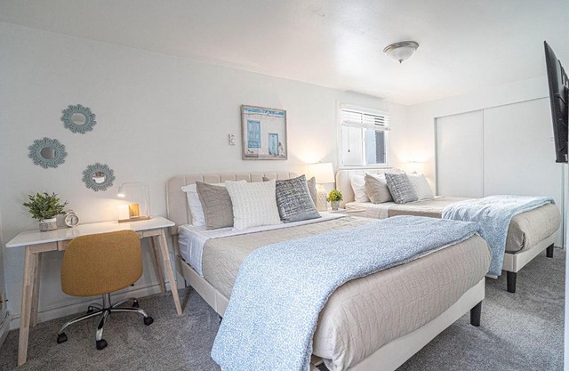 Seaside Serenity 1-BR Apt with peek-a-boo sound views
