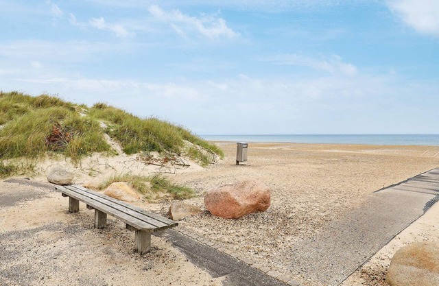 Seaside Serenity in TAYsinge-By Traum
