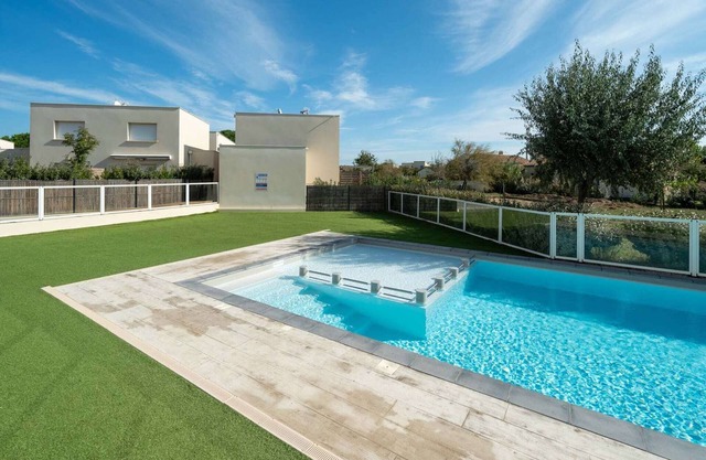 Seaside Stay for Two Guests