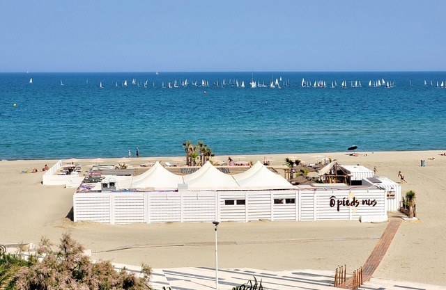 Seaside Studio with Terrace and Private Parking - Sleeps 4