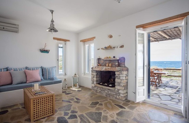 Seaside Villa, Costal vibes & walk to Beach