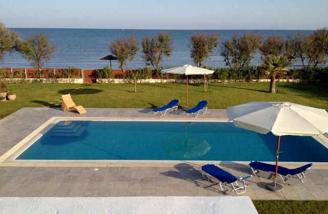 Seaside villa with private pool