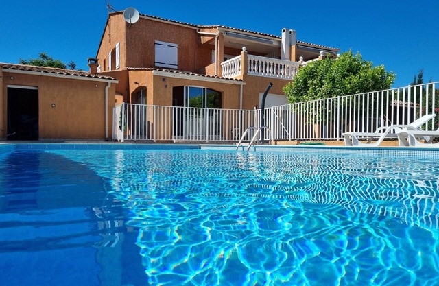 Seasonal rental of air-conditioned gîtes, swimming pool