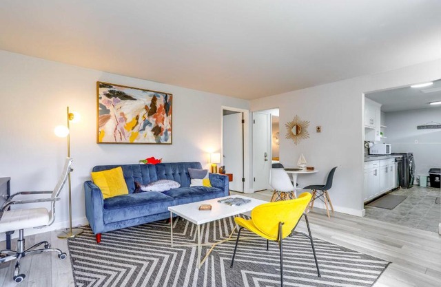 Seattle Garden Apt Walk to Water and Amenities!