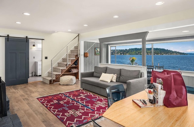 Seattle Vacation Home: Rainier waterfront home - Great Location | Amazing Views! | 5* Hospitality