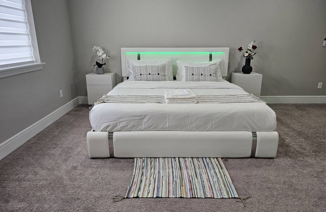 Seattle vacation rentals,Centrally located w/free parking & Netflix' wifi.