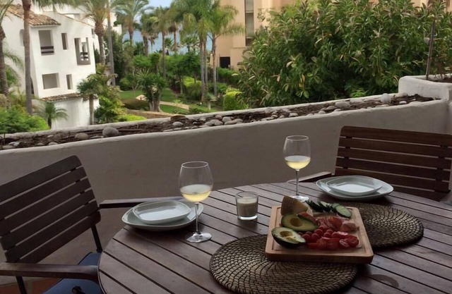 Seaview 2 Bedroom Family Apartment.Walk To The Beach And Amenities