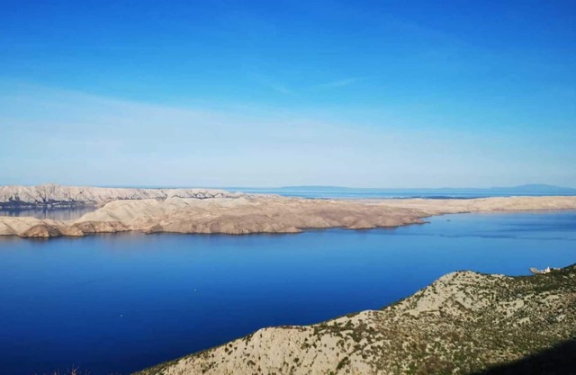 Seaview 2-room apartment just steps away from the beach, shops and restaurants