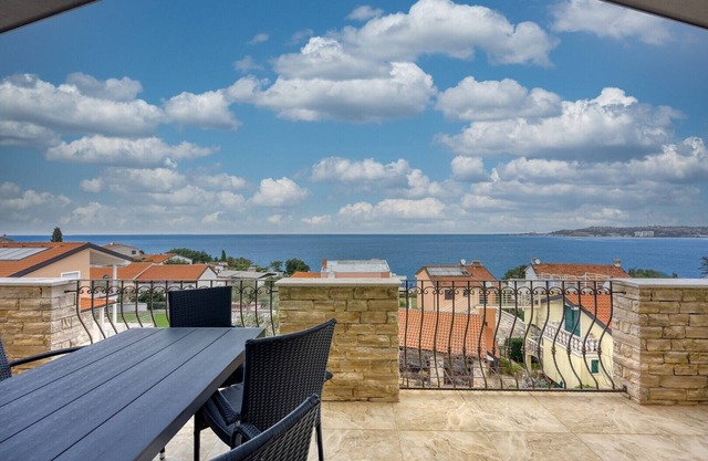 Seaview Apartment Emma