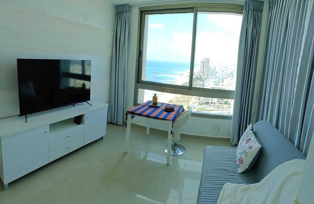 Seaview Escape - 1-bedroom apartment with kitchenette on Netanya beachfront