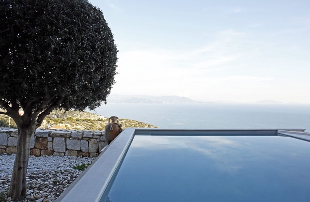 Seaview Salty Schinias, is a stunning private house with amazing view!