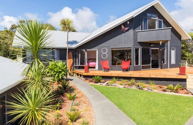 Seaviews, 3 minute stroll to beach