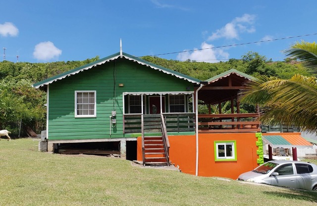 Seawind Cottage #3- Traditional St.Lucian Cottage close to Beach & Gros Islet
