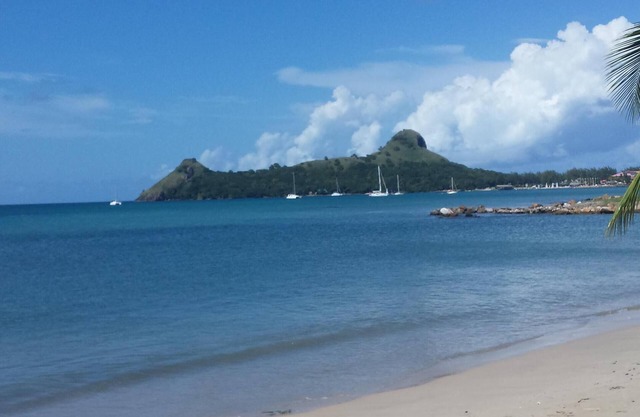 Seawind Cottage near Plantation Beach & Gros Islet-Authentic Caribbean Ambiance